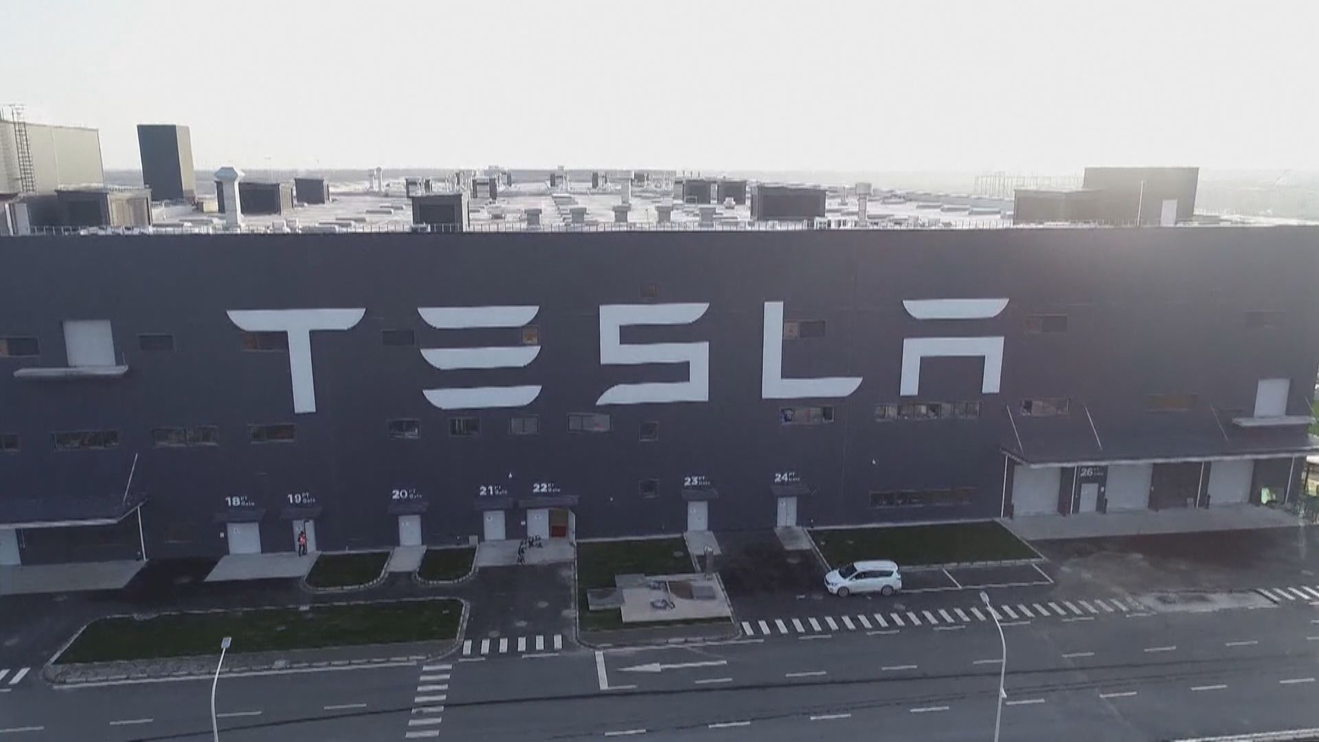 Tesla市值突破一萬億美元關口