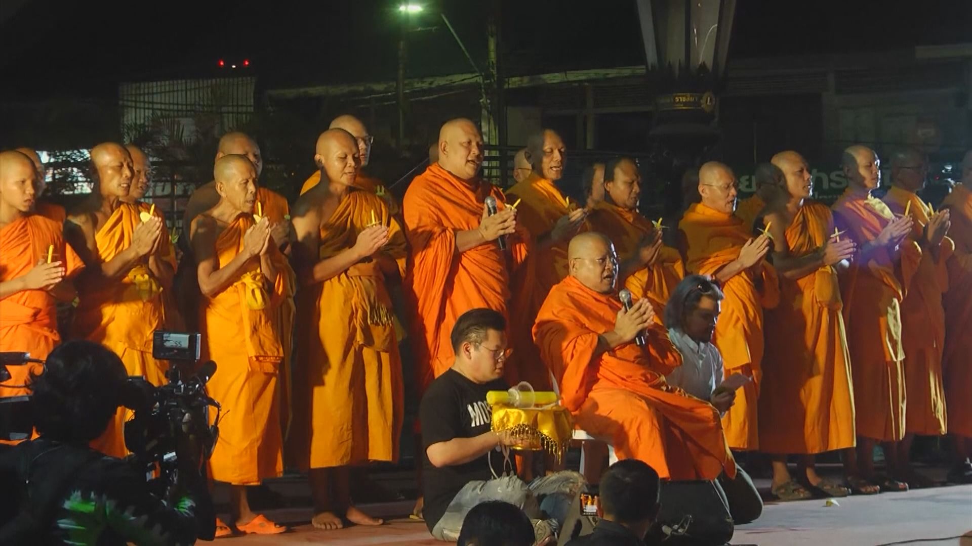 泰國呵叻府有燭光晚會悼念槍擊案死者