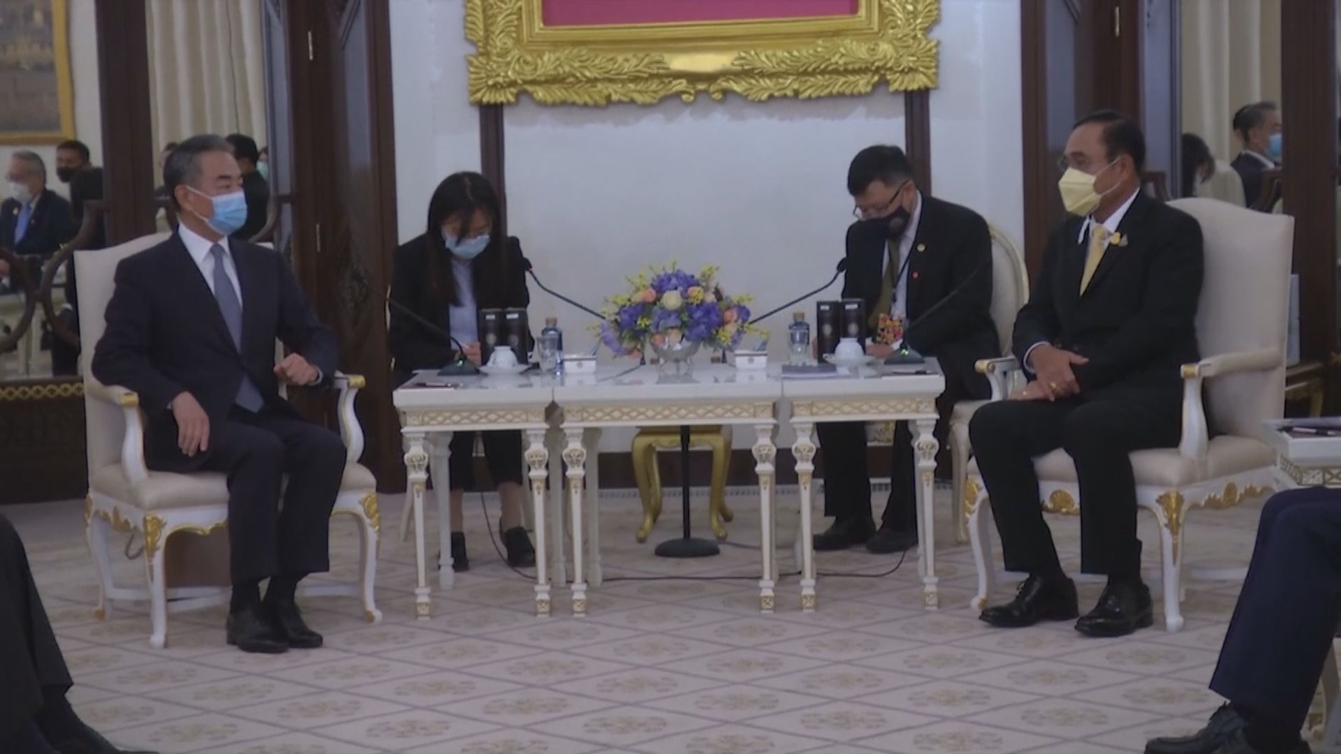 王毅訪泰國與總理巴育會面