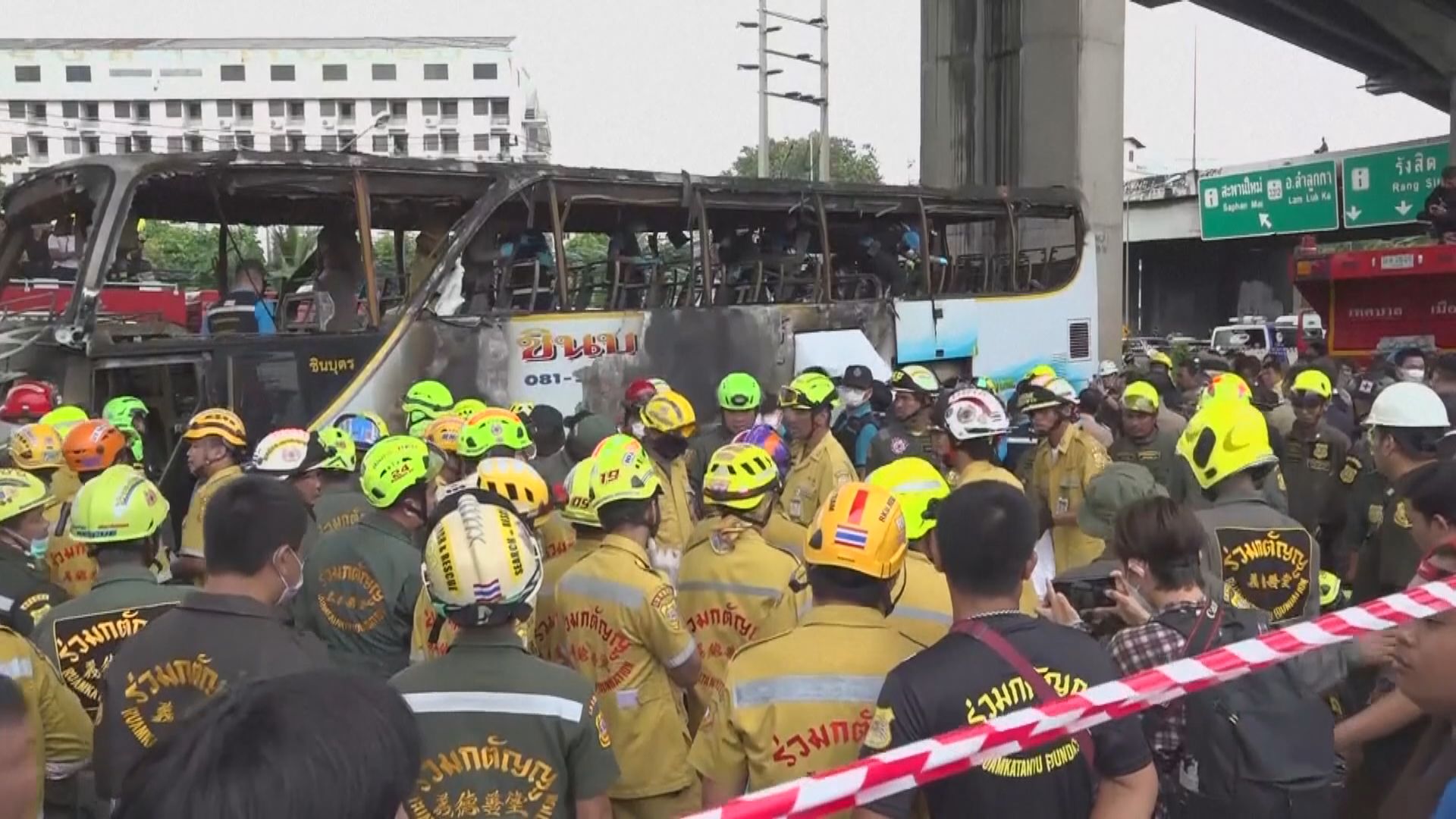 泰國曼谷載幼稚園師生校巴起火　25人死亡