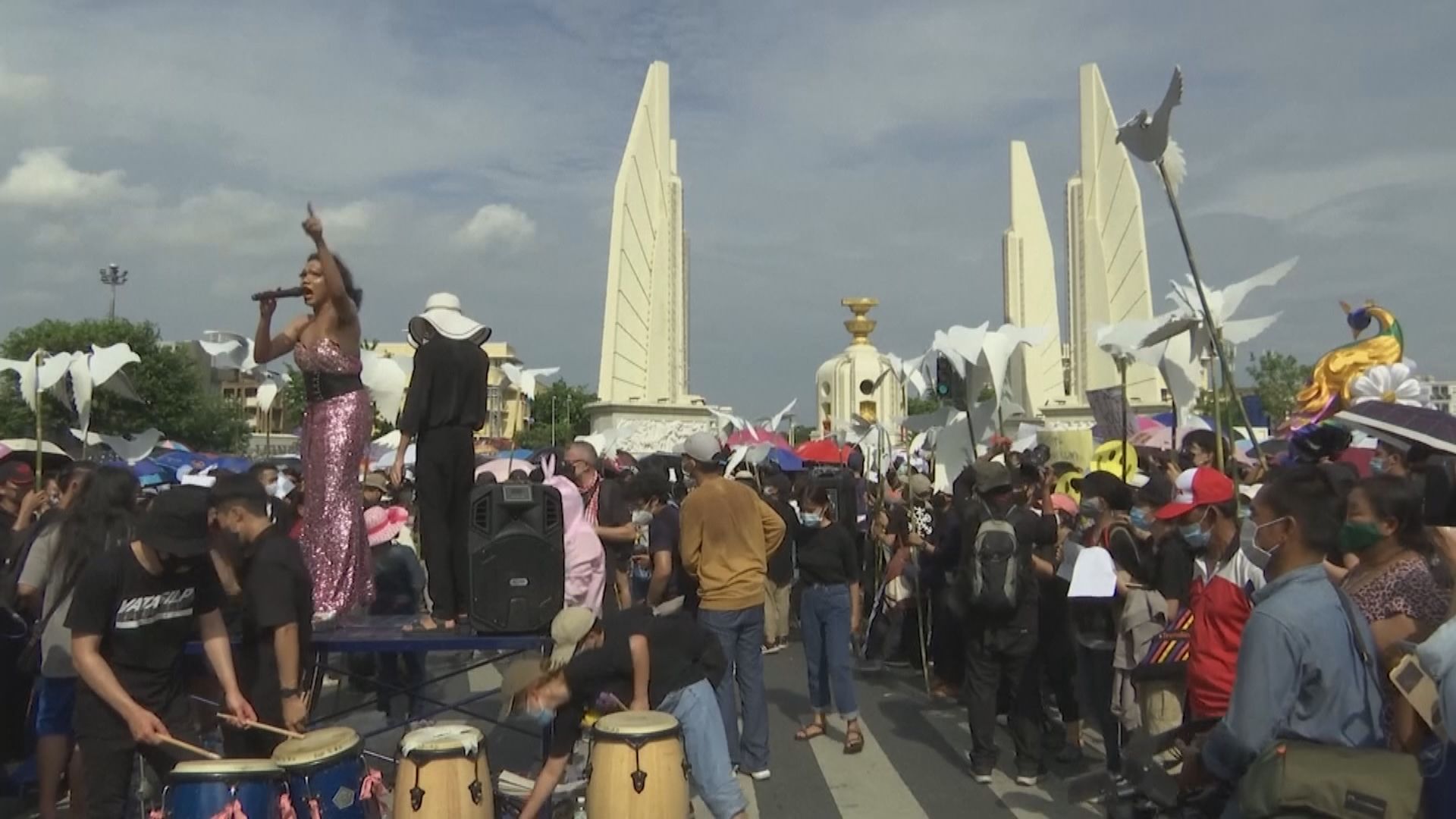 曼谷民眾參加反政府示威　要求修改憲法及約束王室權力