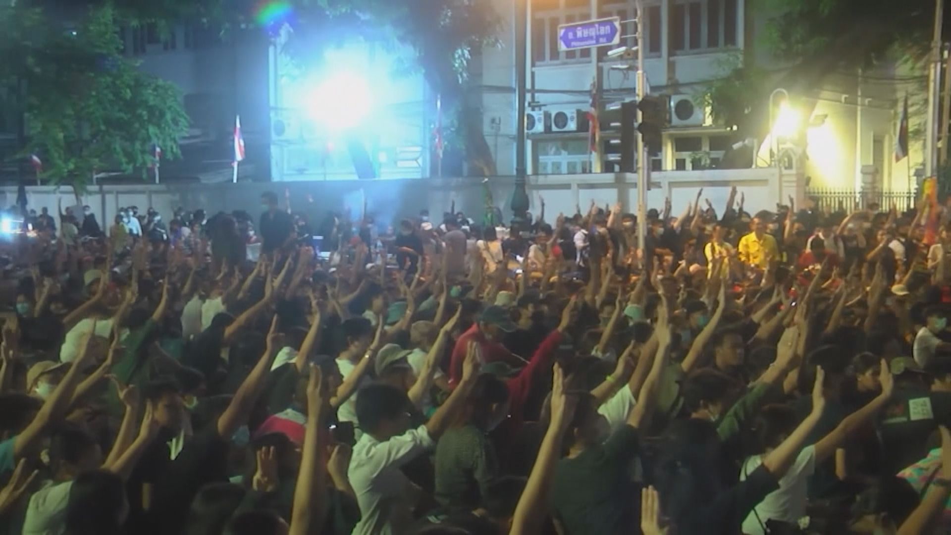 泰國多人在酒店做直播呼籲示威者參與下午集會時被捕