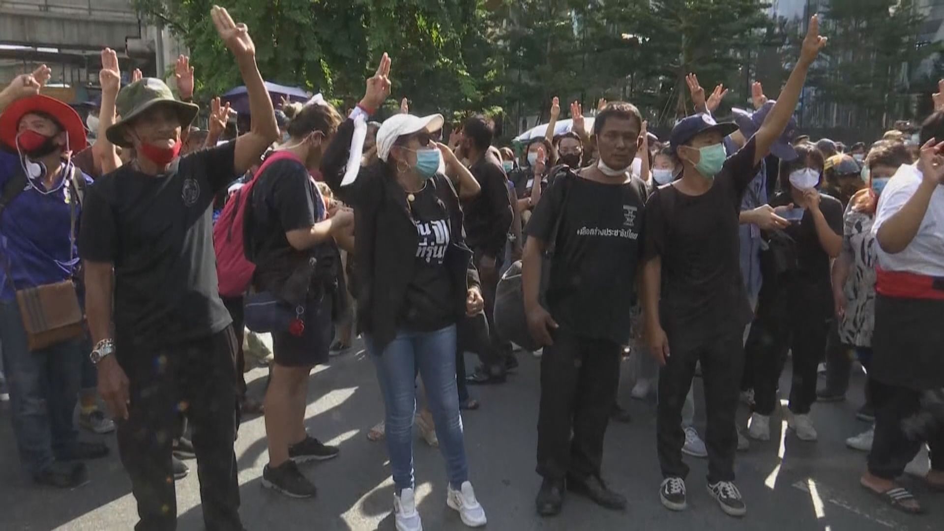 泰國民眾無視緊急狀態上街示威