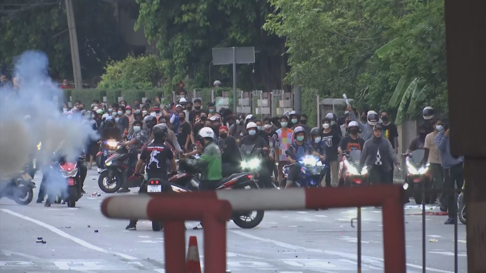 泰國曼谷逾千人上街示威要求巴育下台