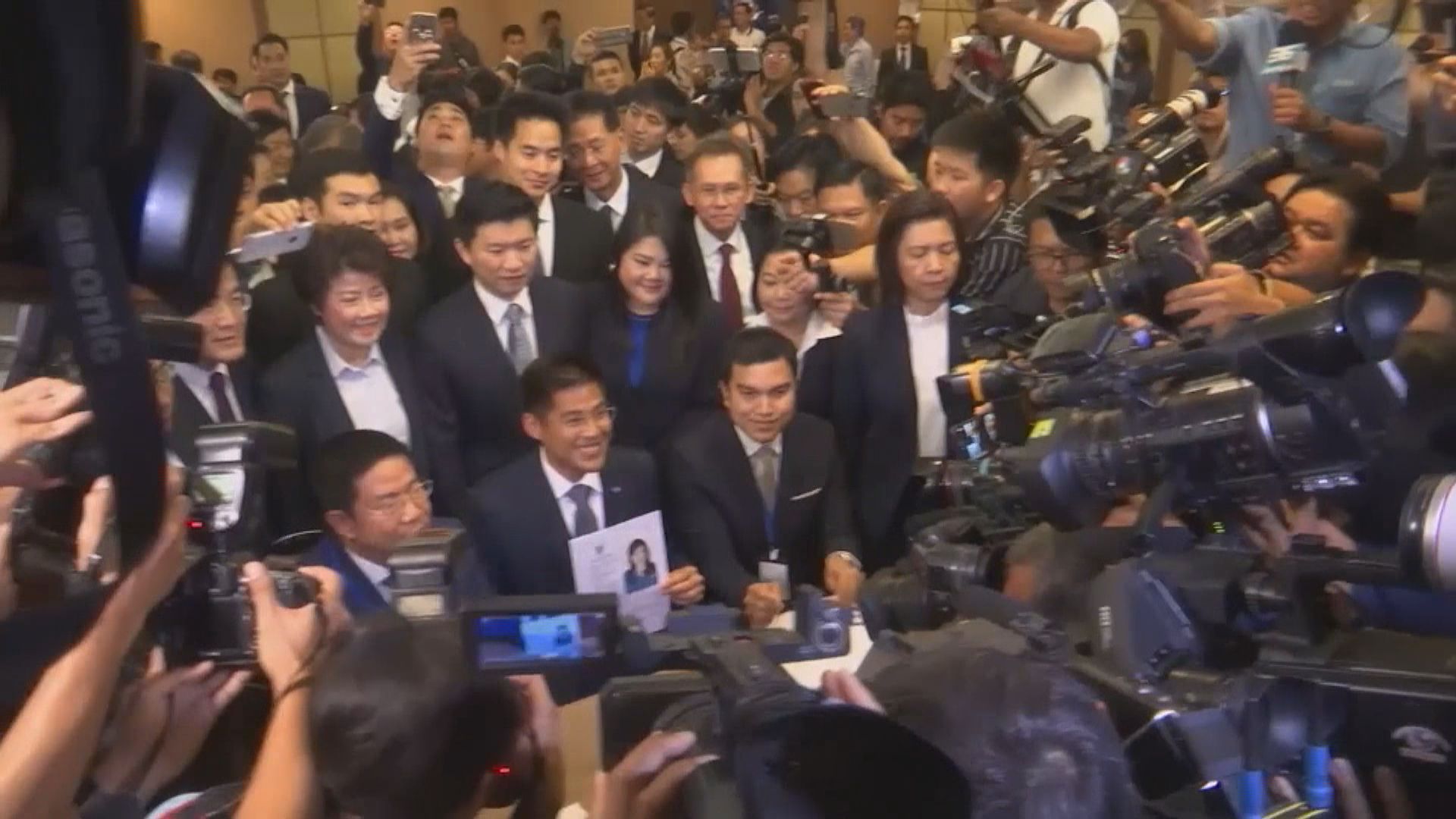 泰國選委會入稟要求解散泰護國黨