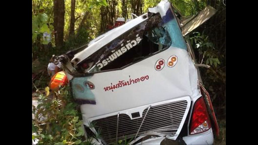 泰國有中國遊客旅遊巴翻車墮山