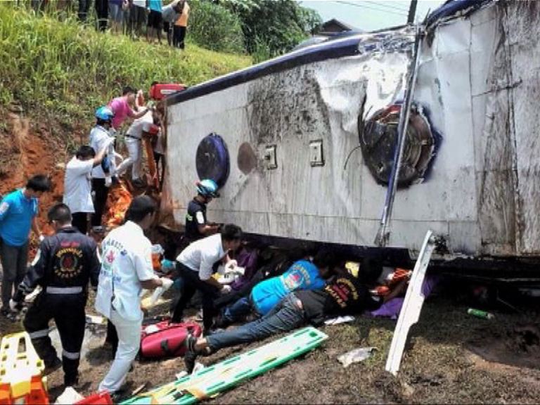 中國旅行團泰國遇車禍釀17傷
