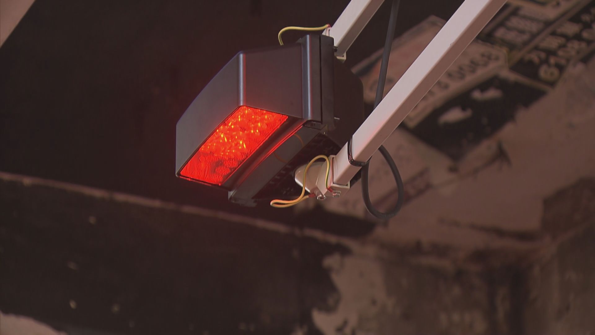 運輸署設輔助裝置提醒市民勿紅燈時橫過馬路