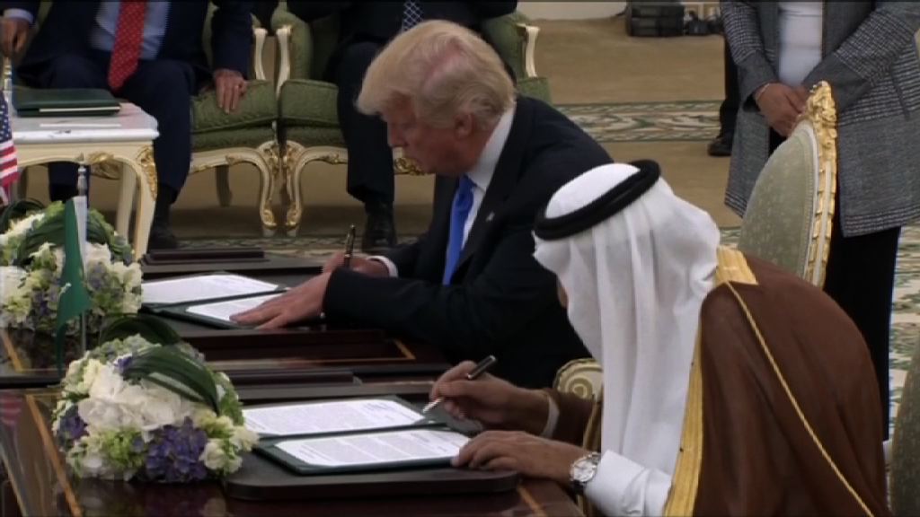 特朗普首次外訪　抵沙特獲國王親自迎接