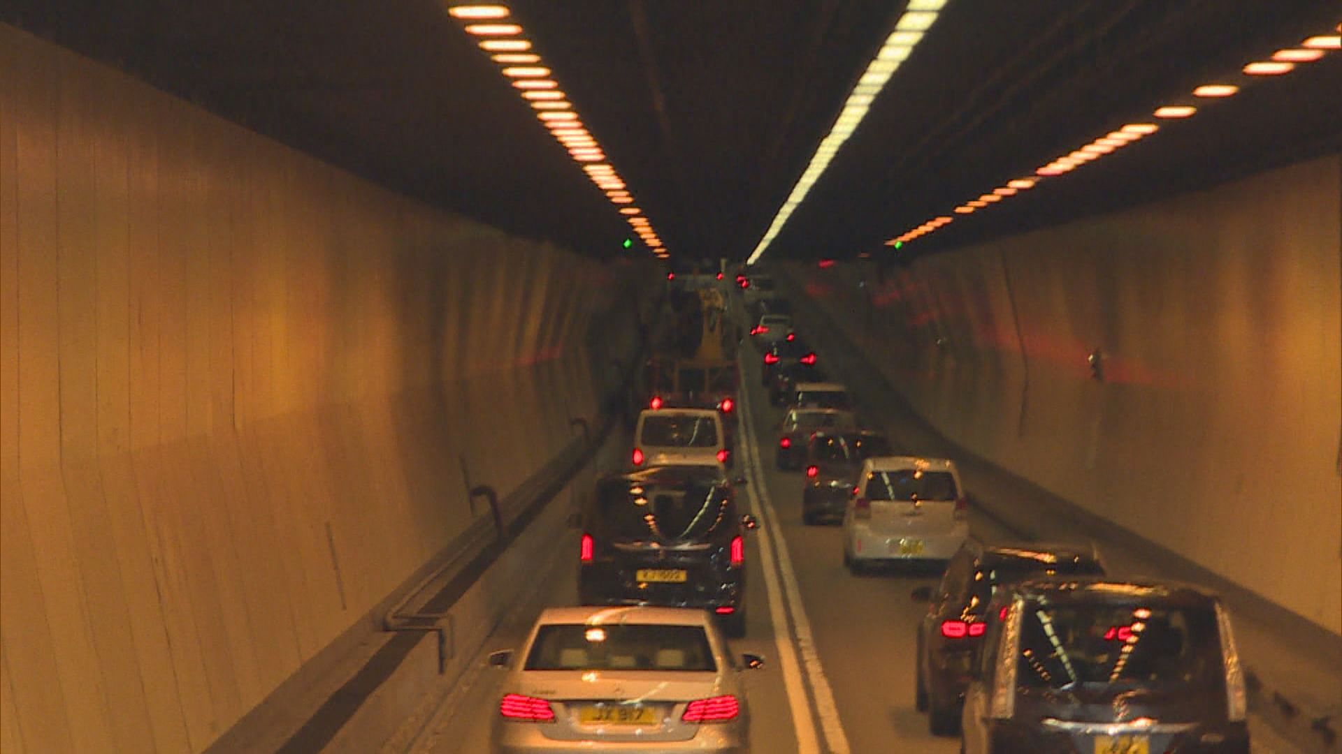紅隧易通行首個工作日 運輸署指部分支路車龍有改善