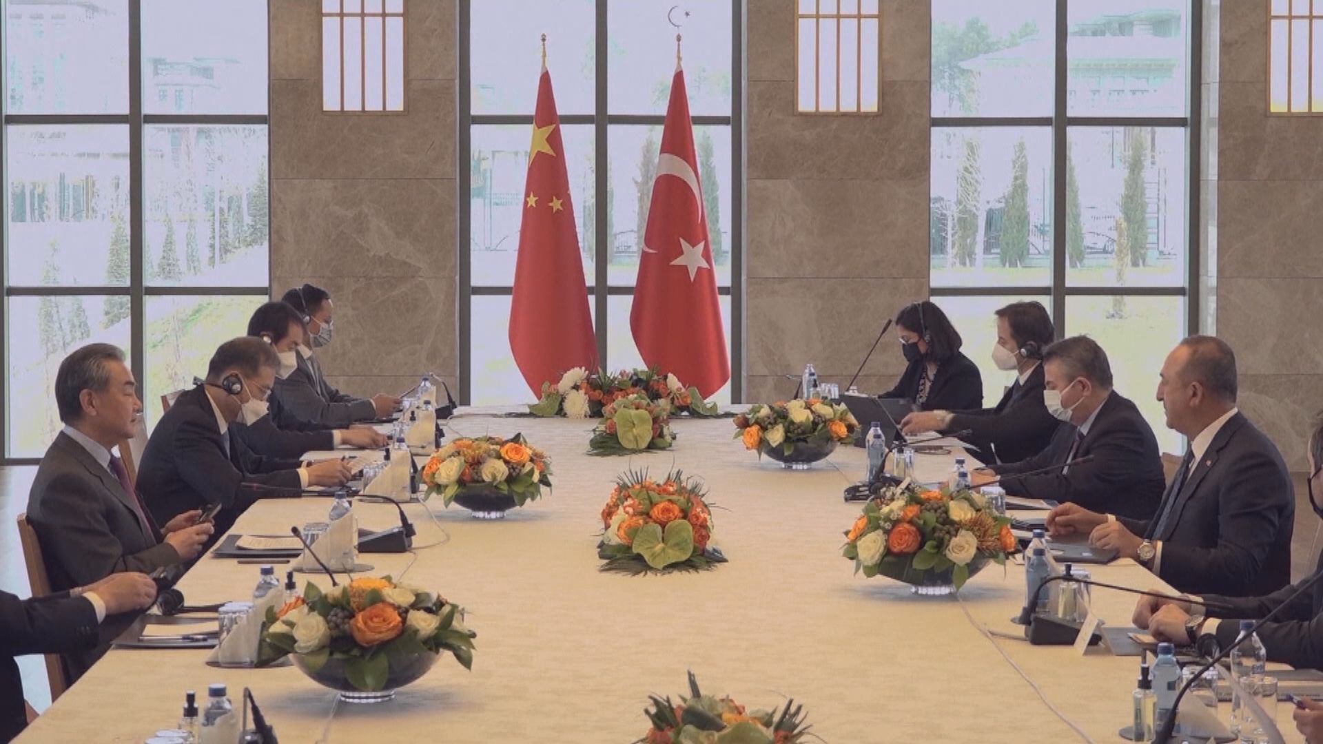 王毅轉抵安卡拉　與土耳其外長舉行會談