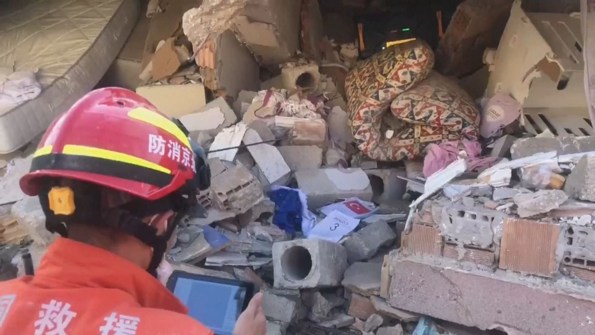 土耳其地震　中國救援隊成功救出被困五日四夜的女子