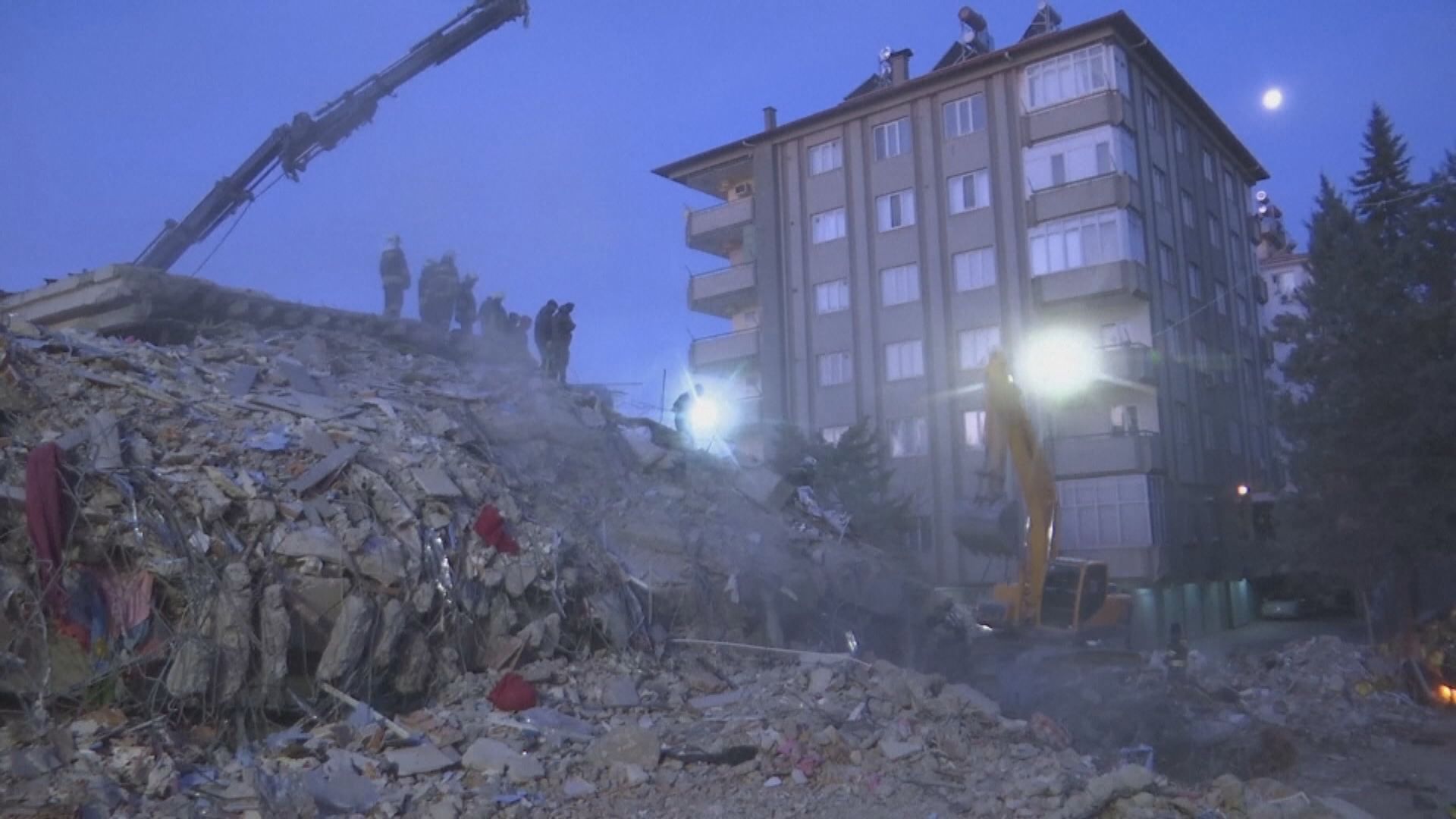 土耳其敘利亞地震死者續增至逾11000人　埃爾多安到災區視察