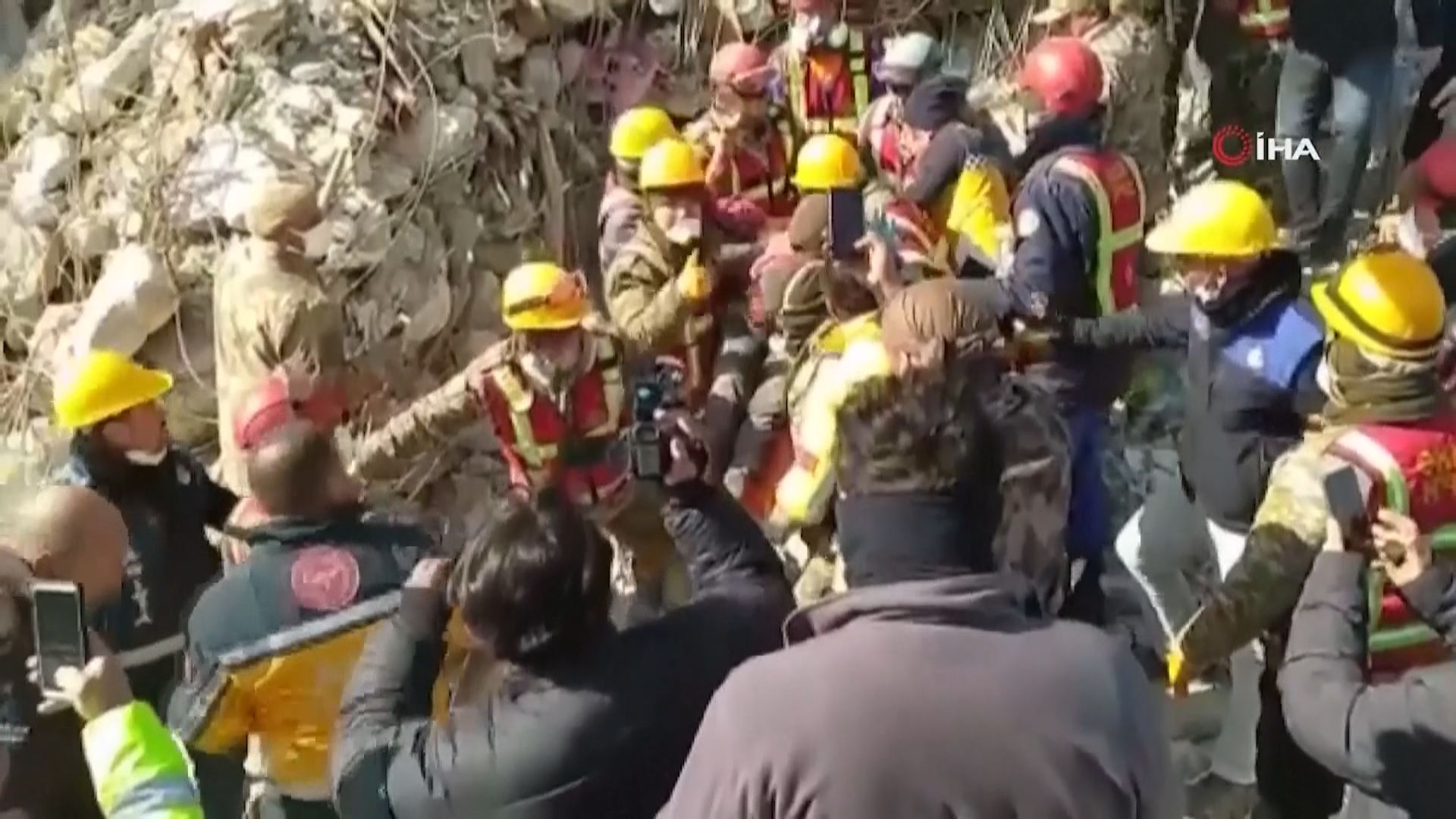土耳其地震災區有夫婦被困逾12日後獲救