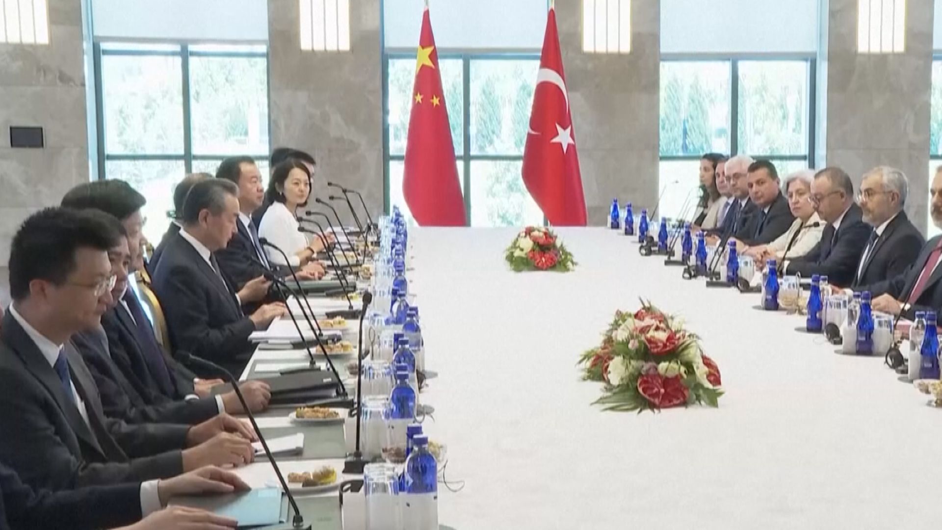 新任外長王毅轉抵土耳其訪問 稱支持當地走出符合國情發展道路