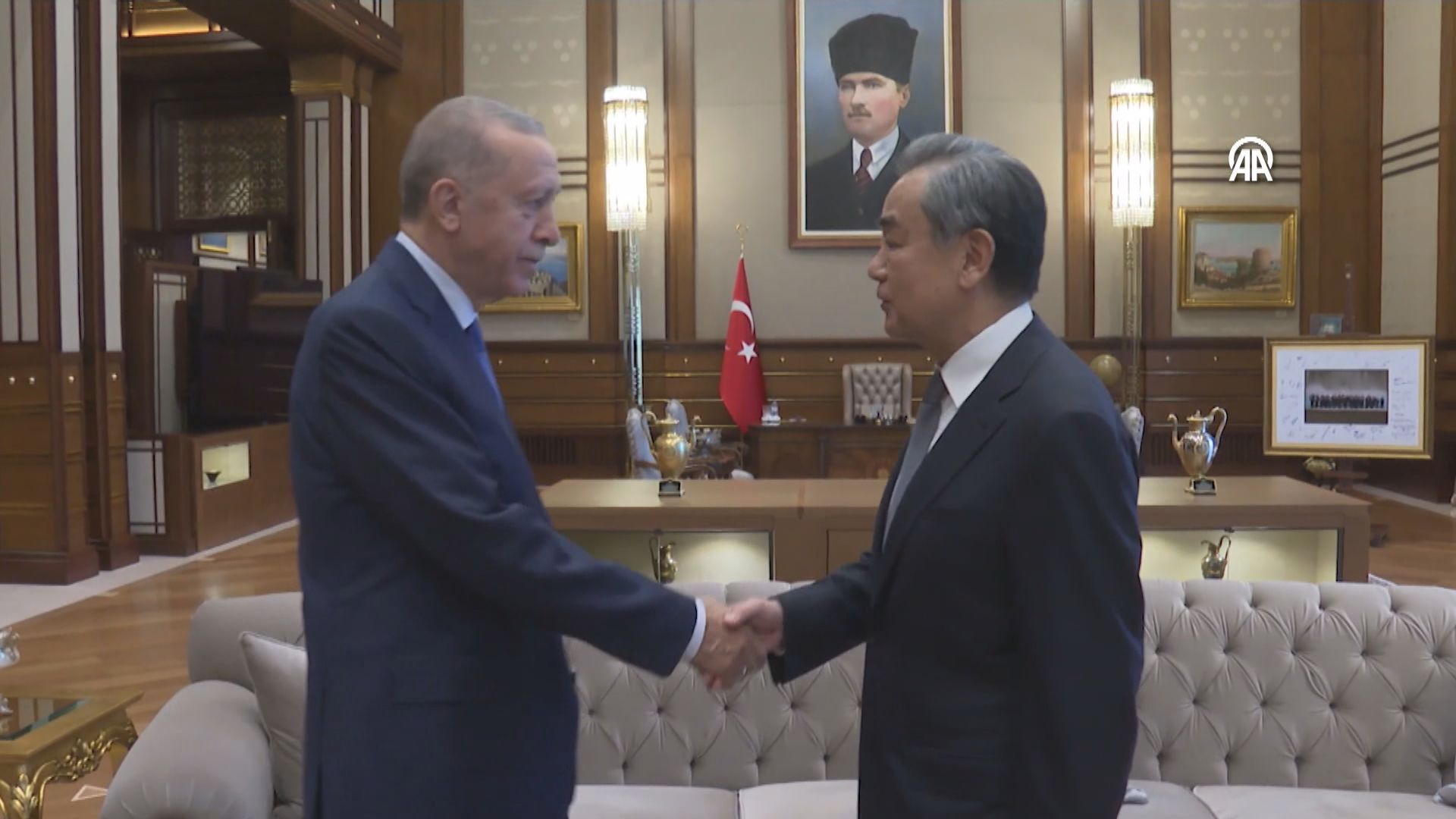 王毅轉抵土耳其訪問 與埃爾多安會晤