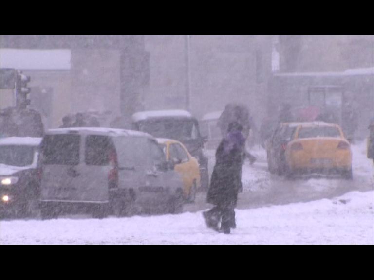 
伊斯坦布爾受暴雪侵襲交通受阻