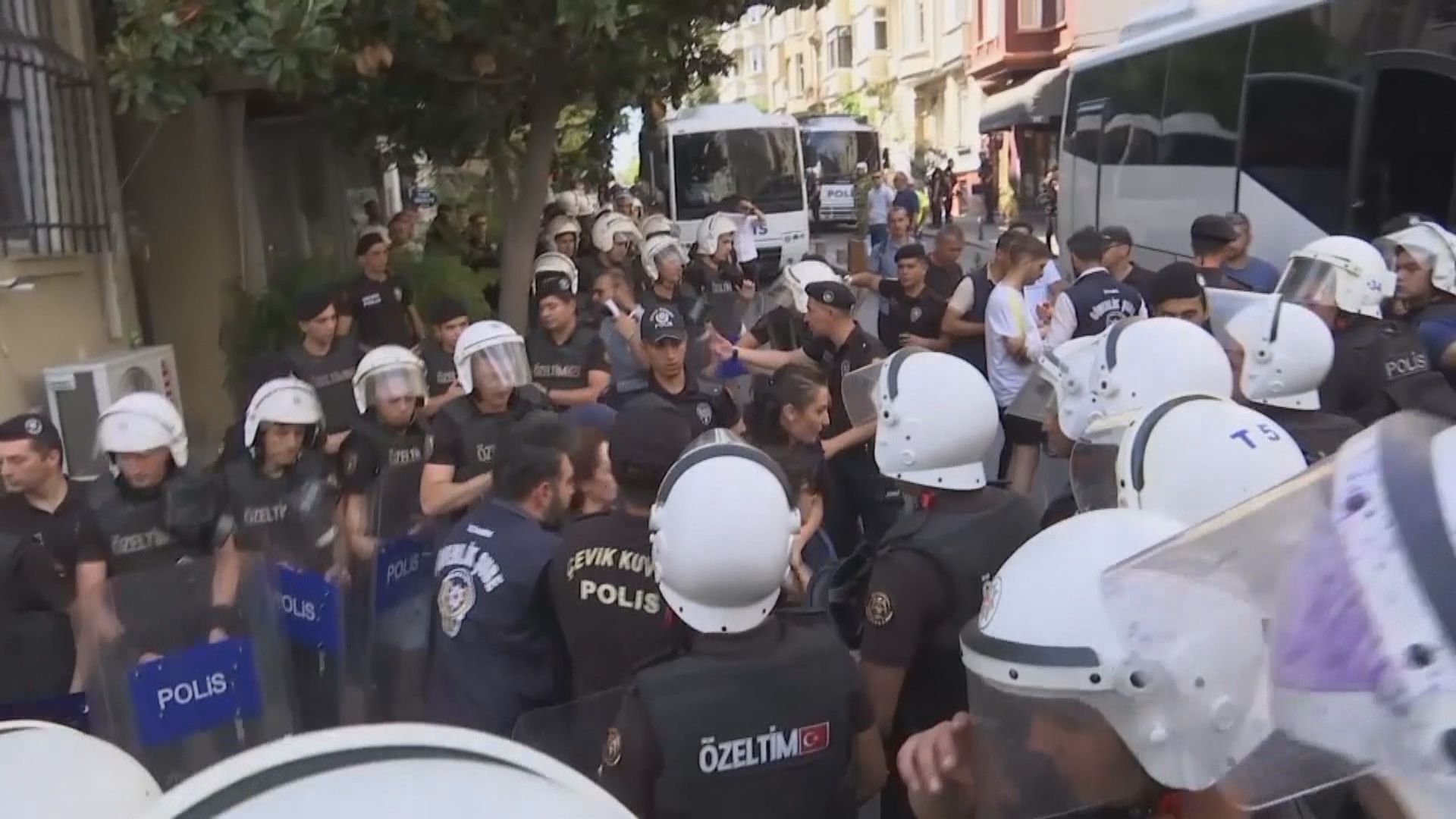 伊斯坦布爾同志遊行遭警方驅散　多人被捕