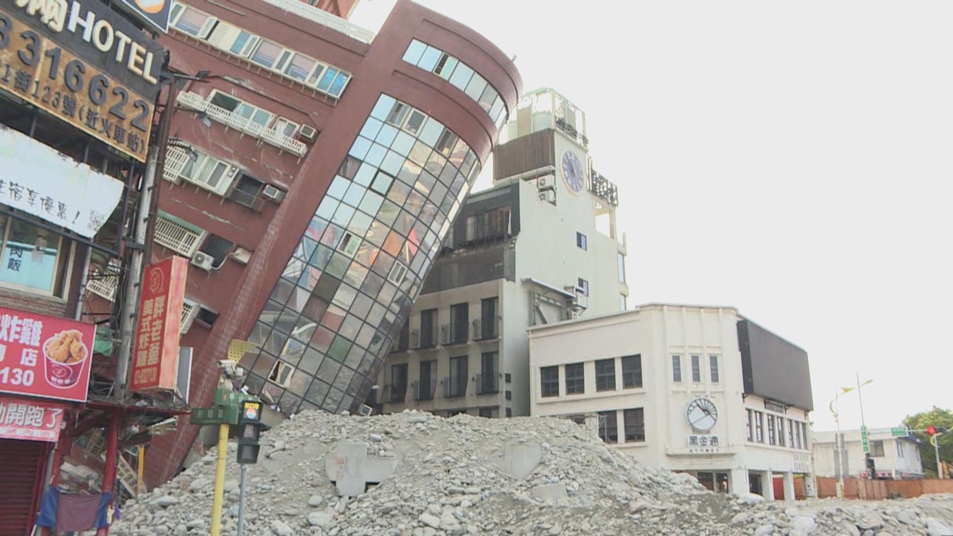 台灣地震第三天 花蓮傾斜大樓清拆 有被困太魯閣港人獲救