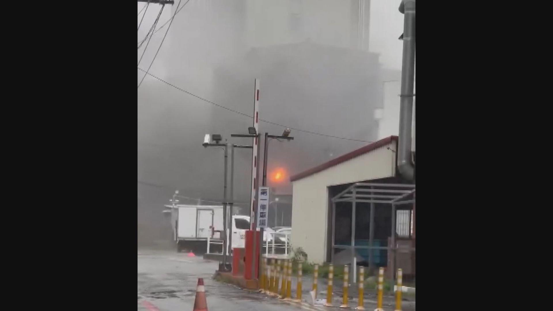 台灣屏東有醫院配電室內空壓機起火　釀成大火至少9死