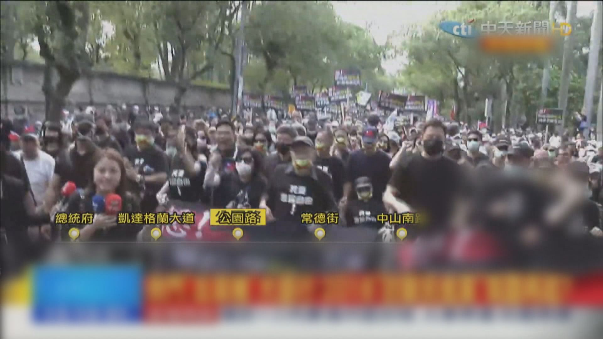 主辦單位稱五萬人參與台灣「秋鬥」遊行　歷來最大規模