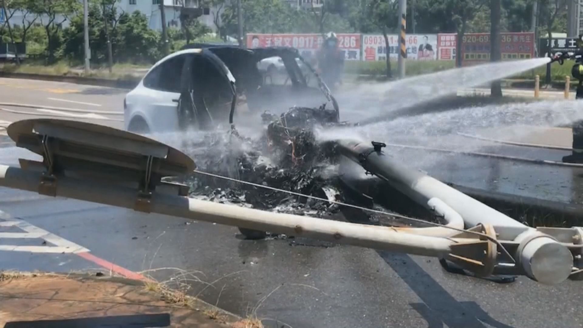 台灣藝人林志穎車禍受傷　座駕Tesla起火燒毀