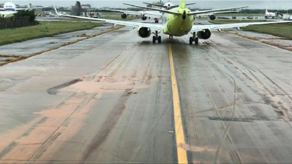 台機師批桃園機場滑行道嚴重破爛