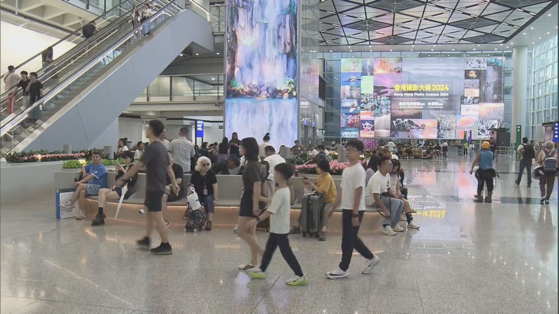 機管局：明日中午前基本上不會有客機離港