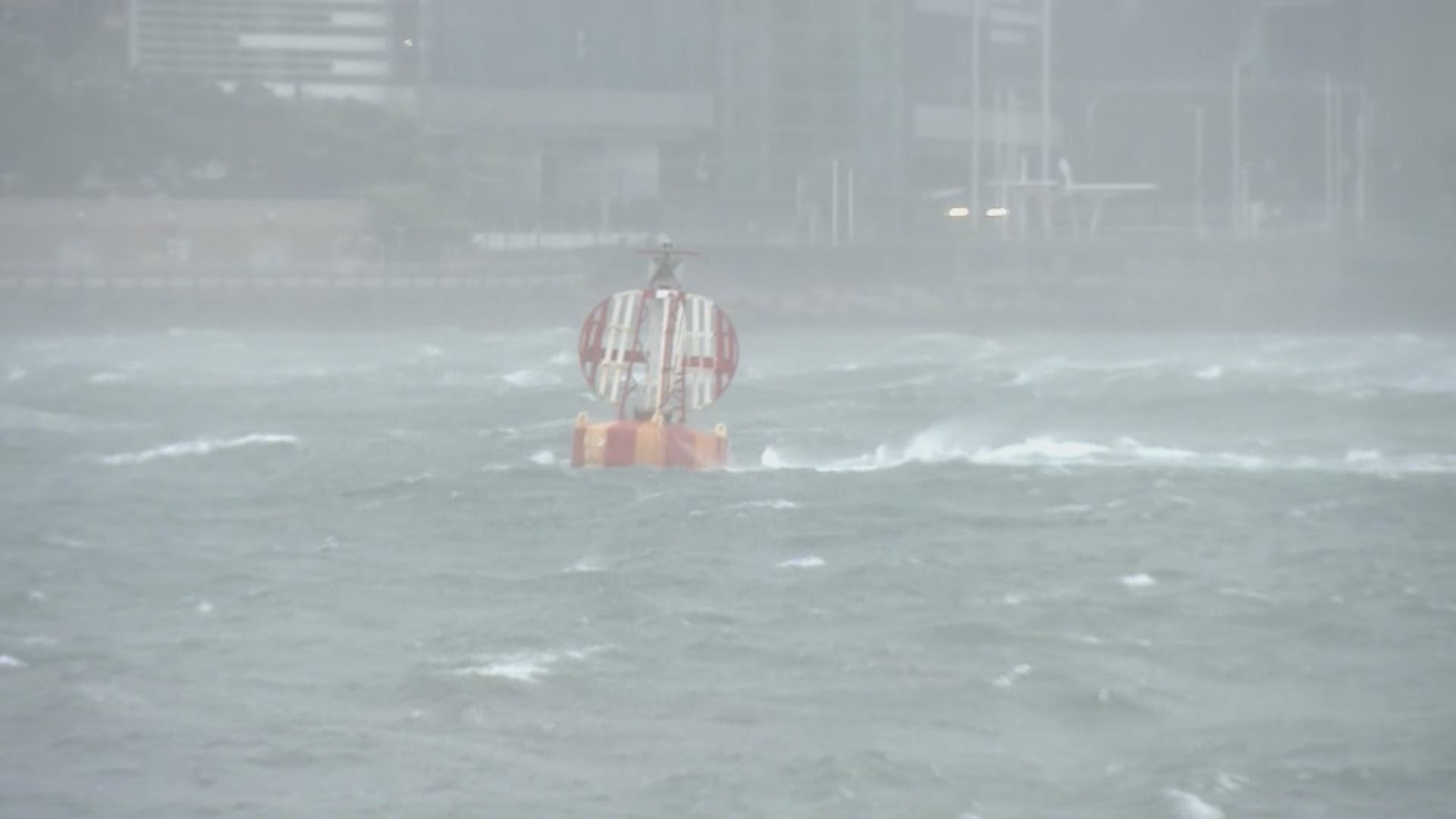 打風｜杏花邨對出海面有巨浪及湧浪　政府接85宗塌樹報告及兩人受傷