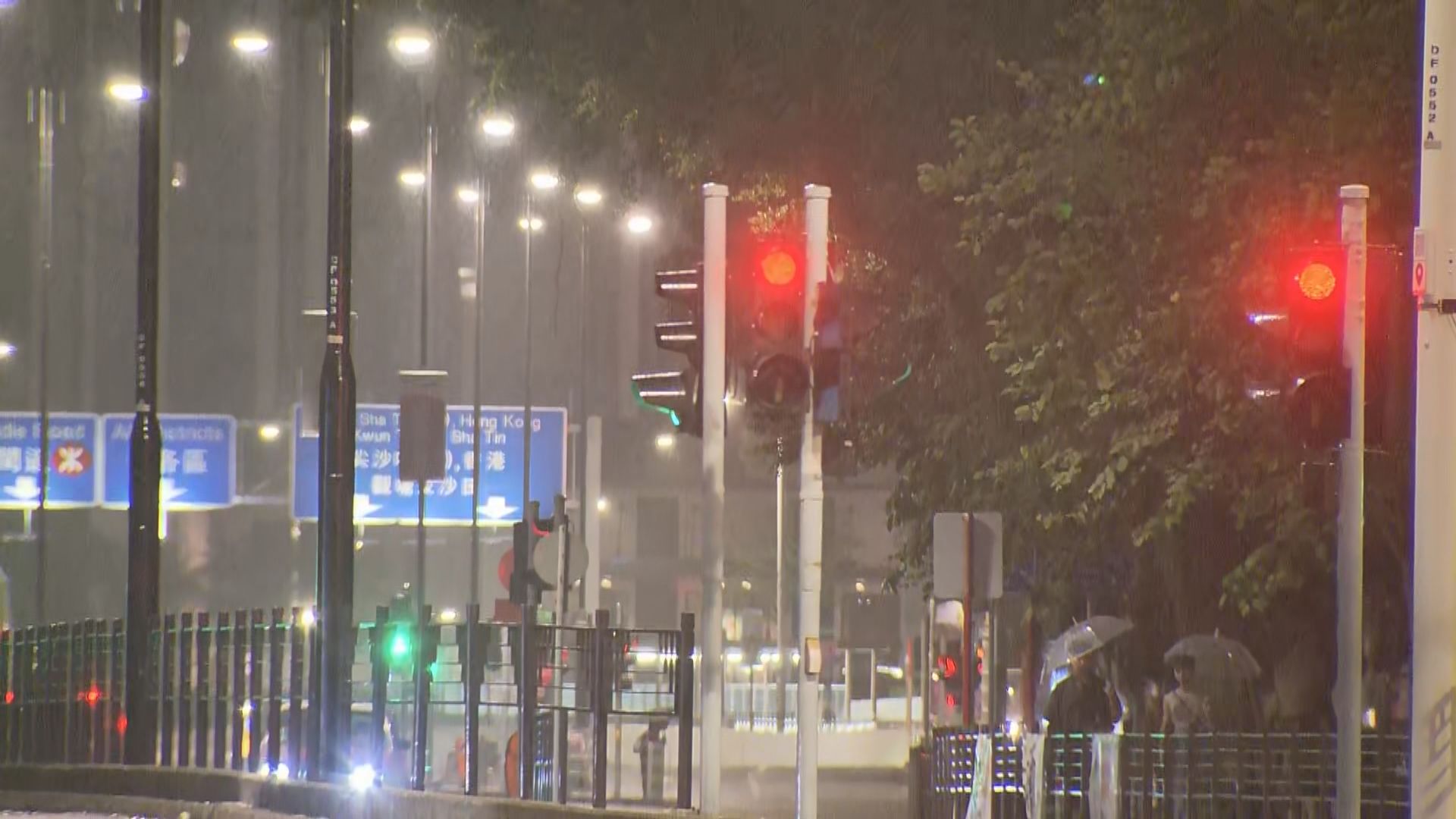 打風｜韋帕襲港　八號信號生效後風雨增強