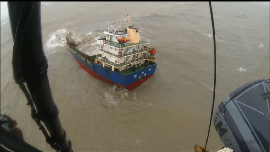 風暴期間有貨輪沉沒　11船員獲救