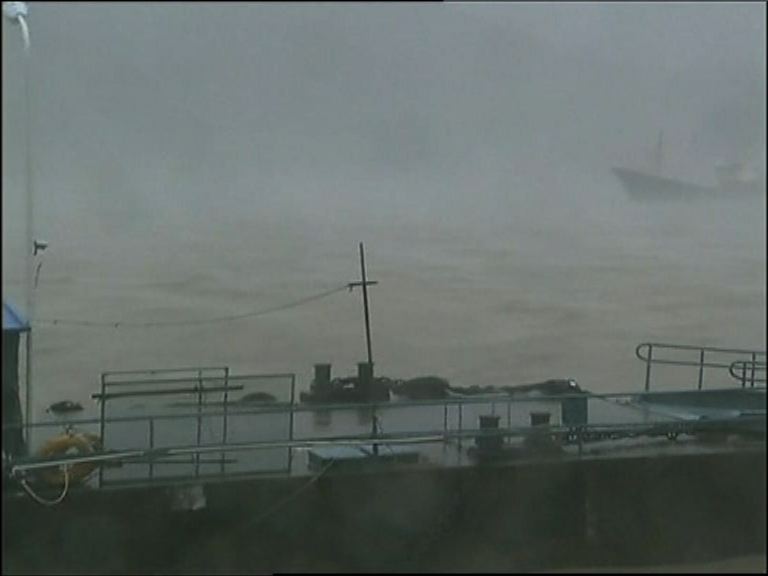 燦鴻吹襲浙江帶來狂風暴雨