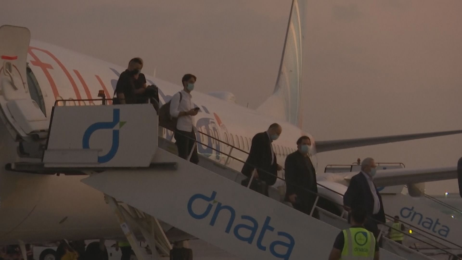 首班載有以色列旅客的航班飛抵迪拜