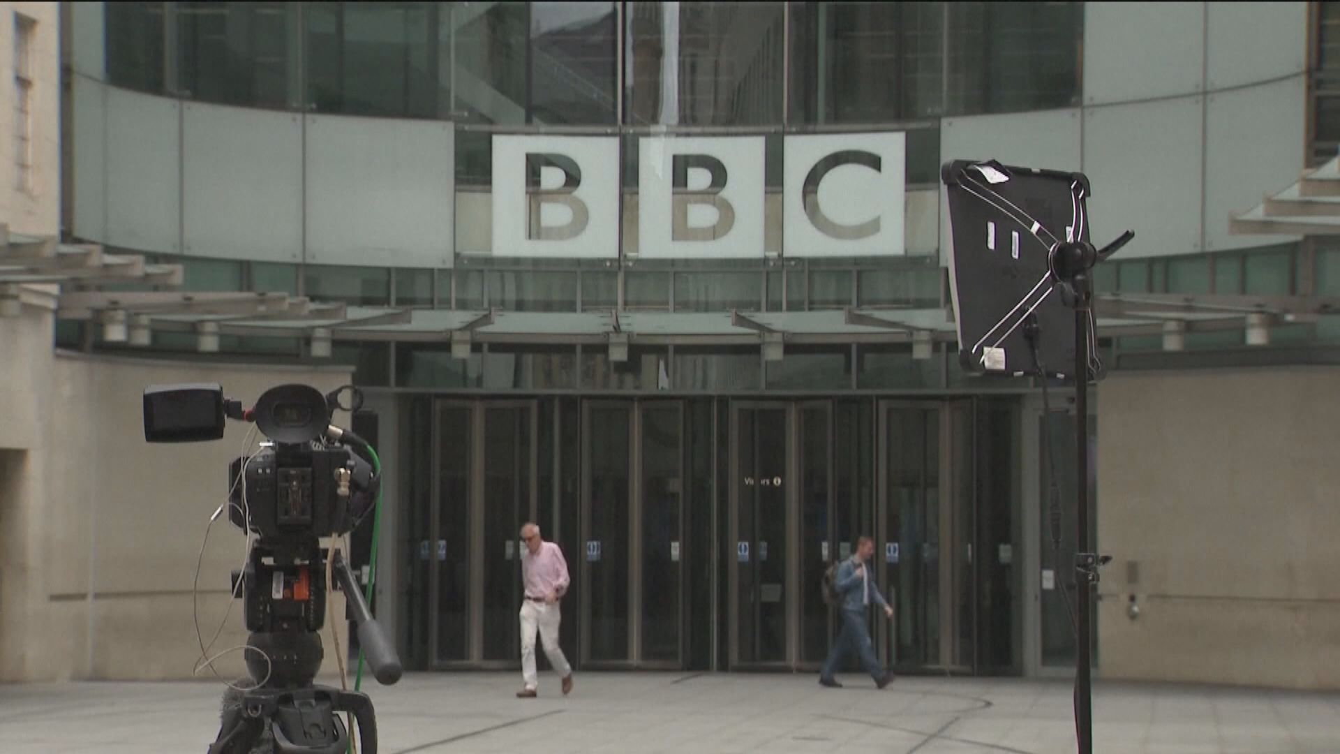 BBC男主持醜聞案 涉事少年否認相關指控