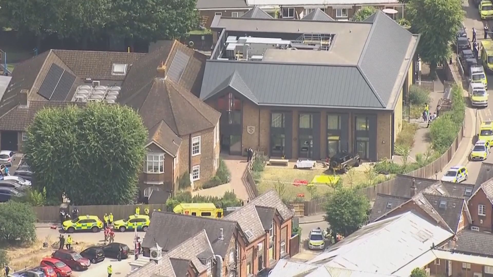 英國倫敦汽車衝入小學 釀1死15傷