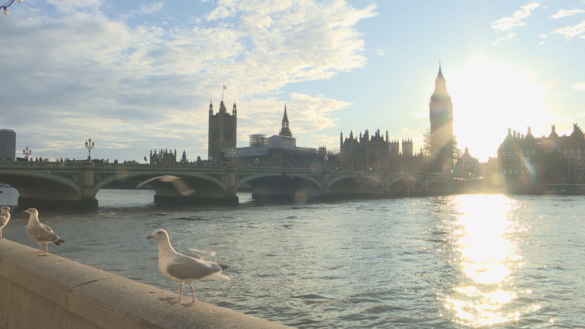 英財相料英國今年經濟萎縮　本財年舉債近4千億英鎊