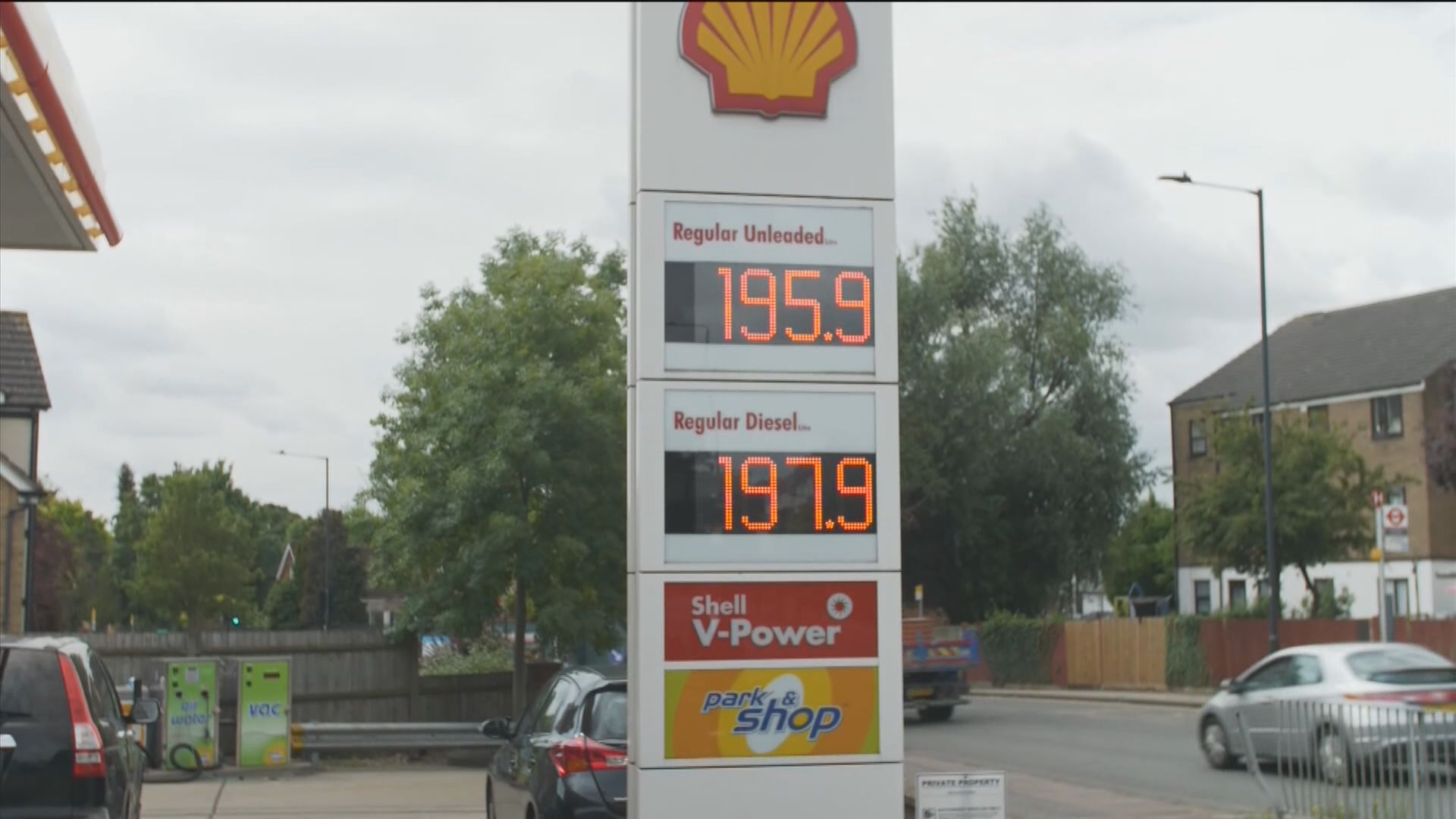 英國汽油價格飆升　一公升汽油價格創新高