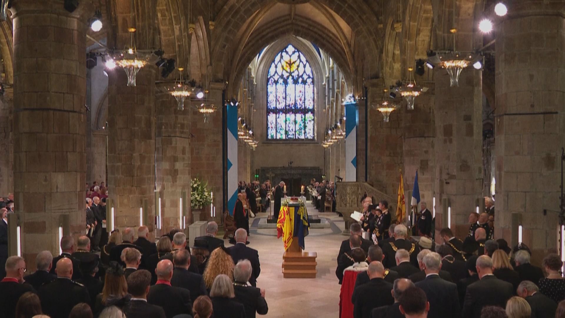 英女王靈柩移送到聖吉爾斯大教堂舉行悼念儀式