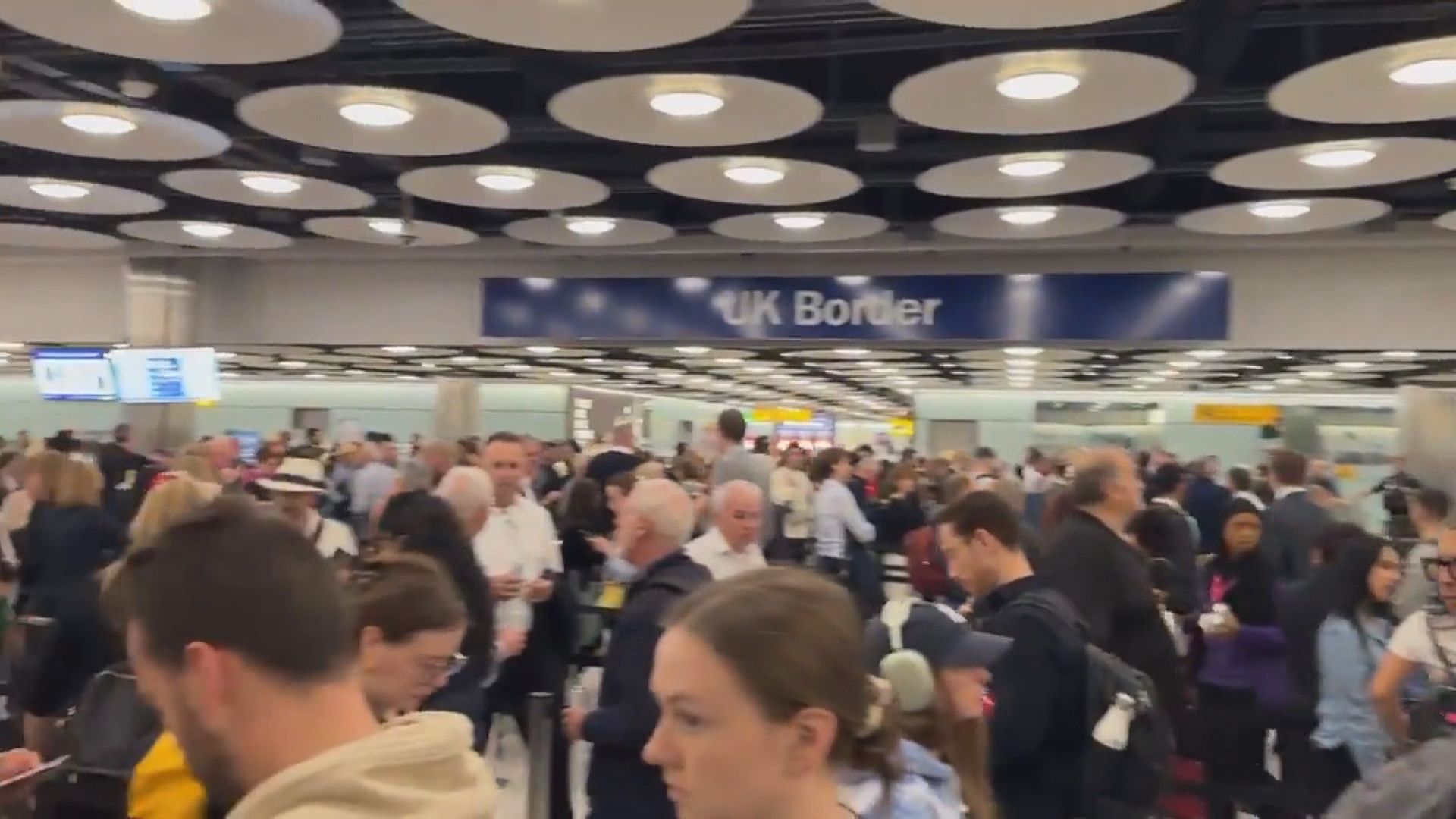 英國邊境系統故障令多個機場運作混亂