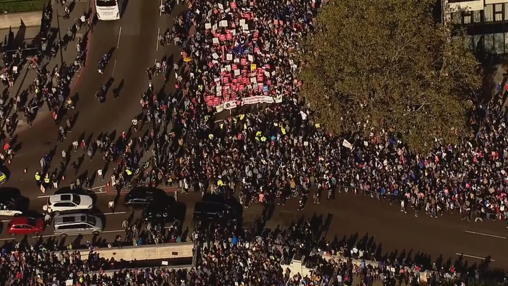 倫敦有大型示威要求就脫歐問題再舉行公投