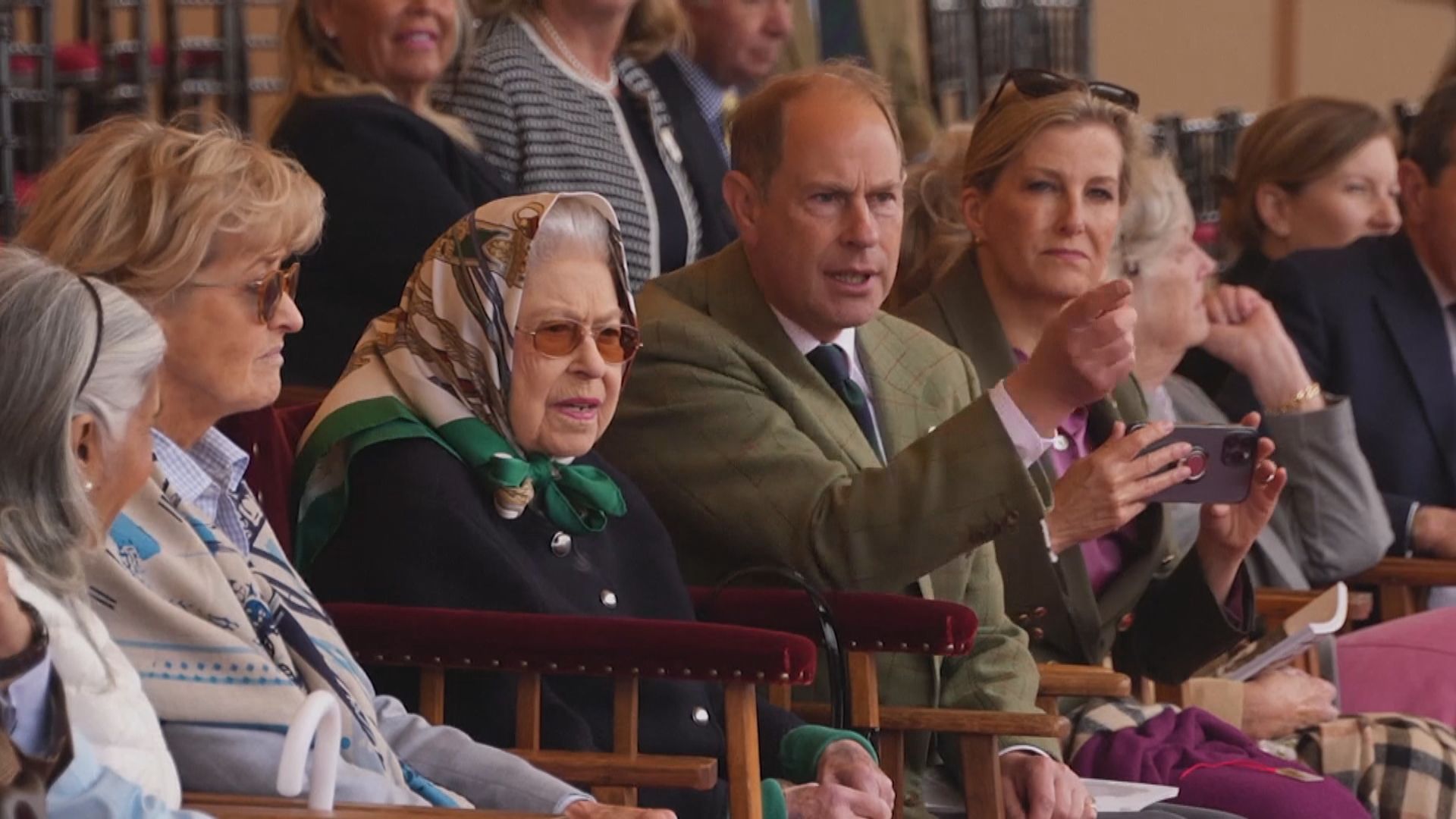 英女王出席馬匹展覽　為近期首次公開露面
