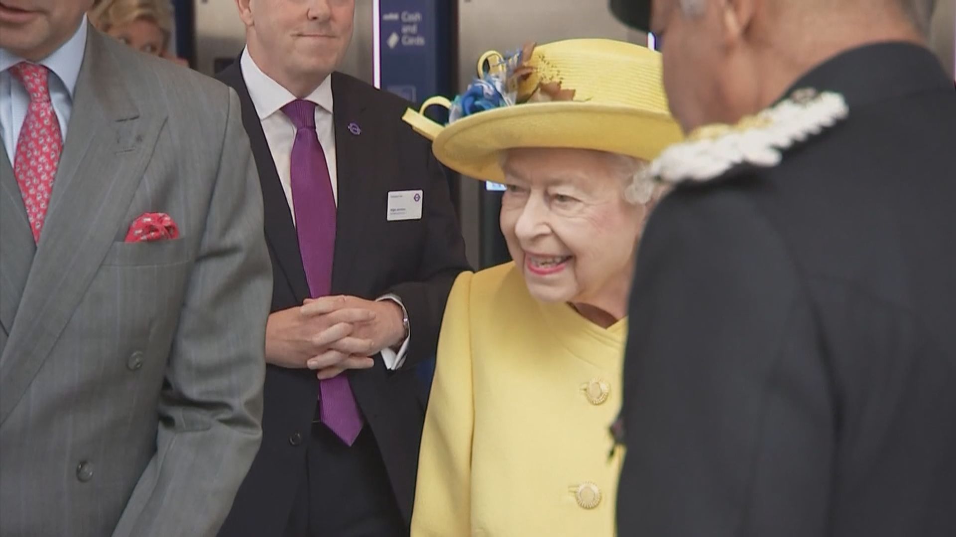 英女王參觀倫敦新地鐵線設施