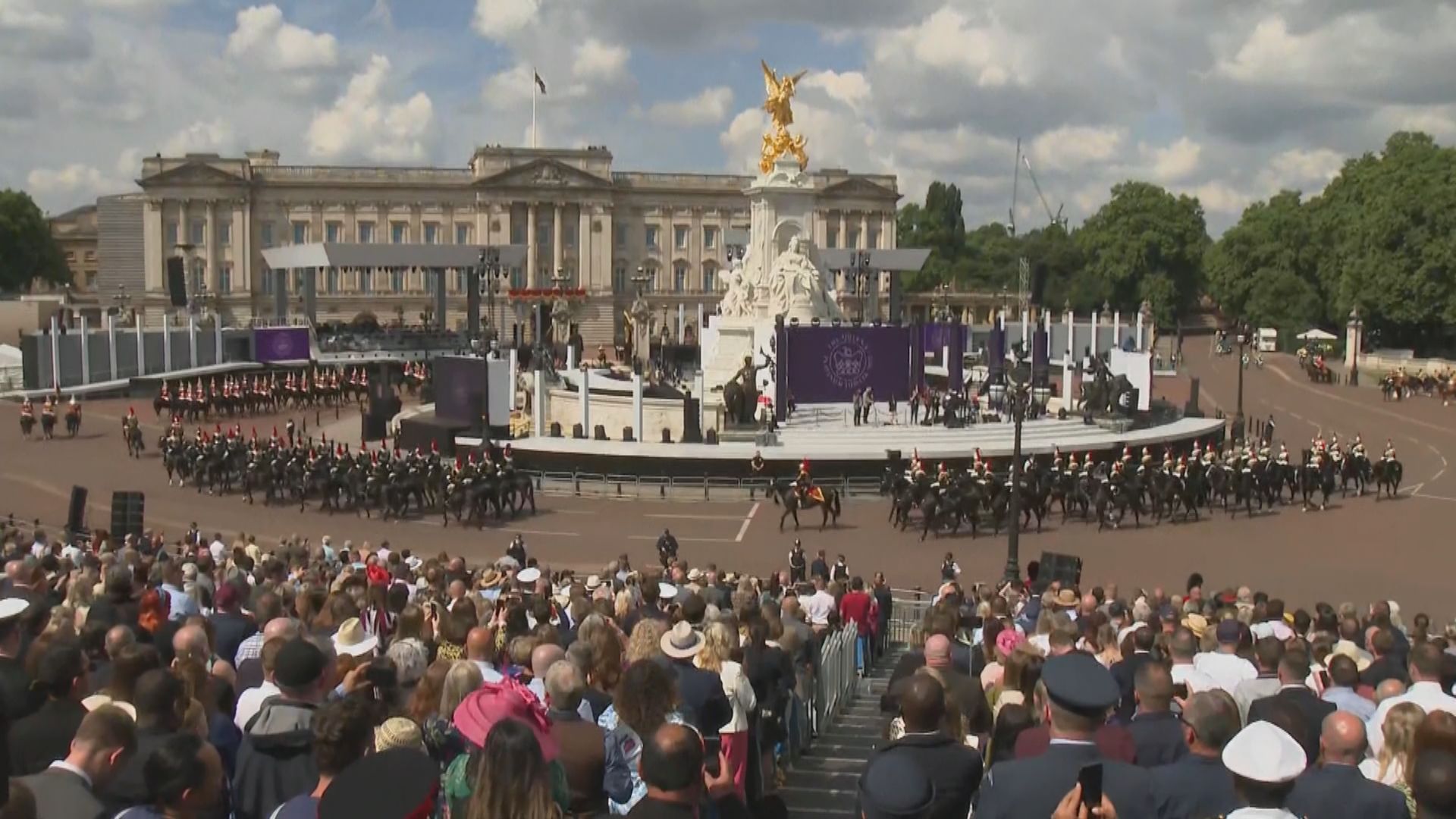 英國皇家軍隊閱兵儀式慶祝女王白金禧