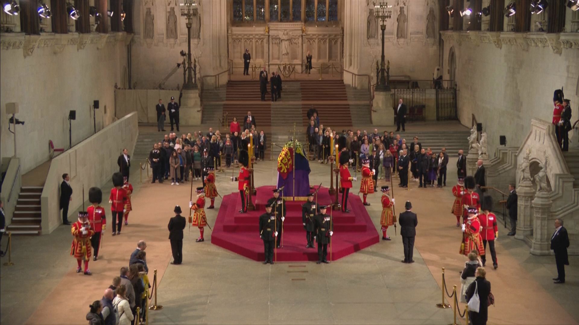 瞻仰英女王伊利沙伯二世靈柩結束　國葬將於今日稍後舉行