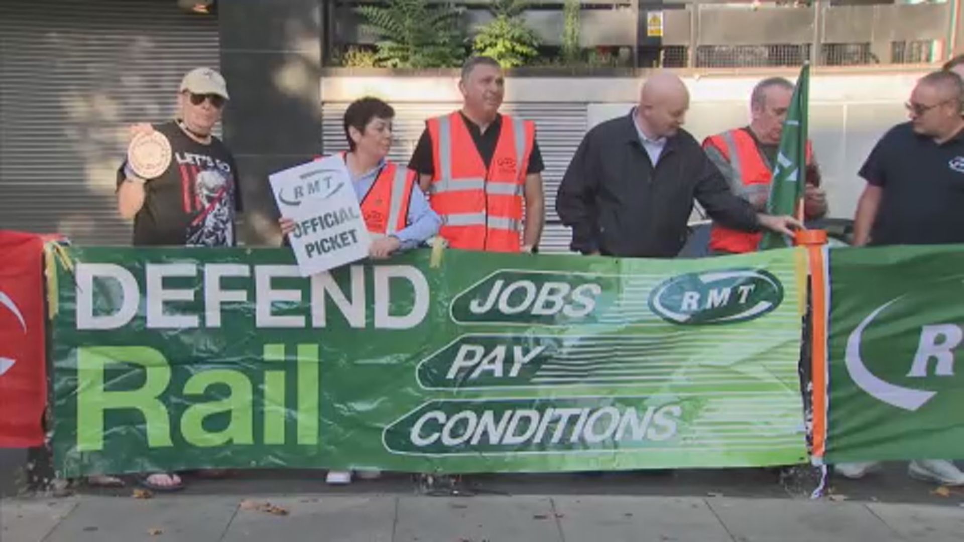 英國鐵路工人再發動罷工　表明拒絕資方加薪方案