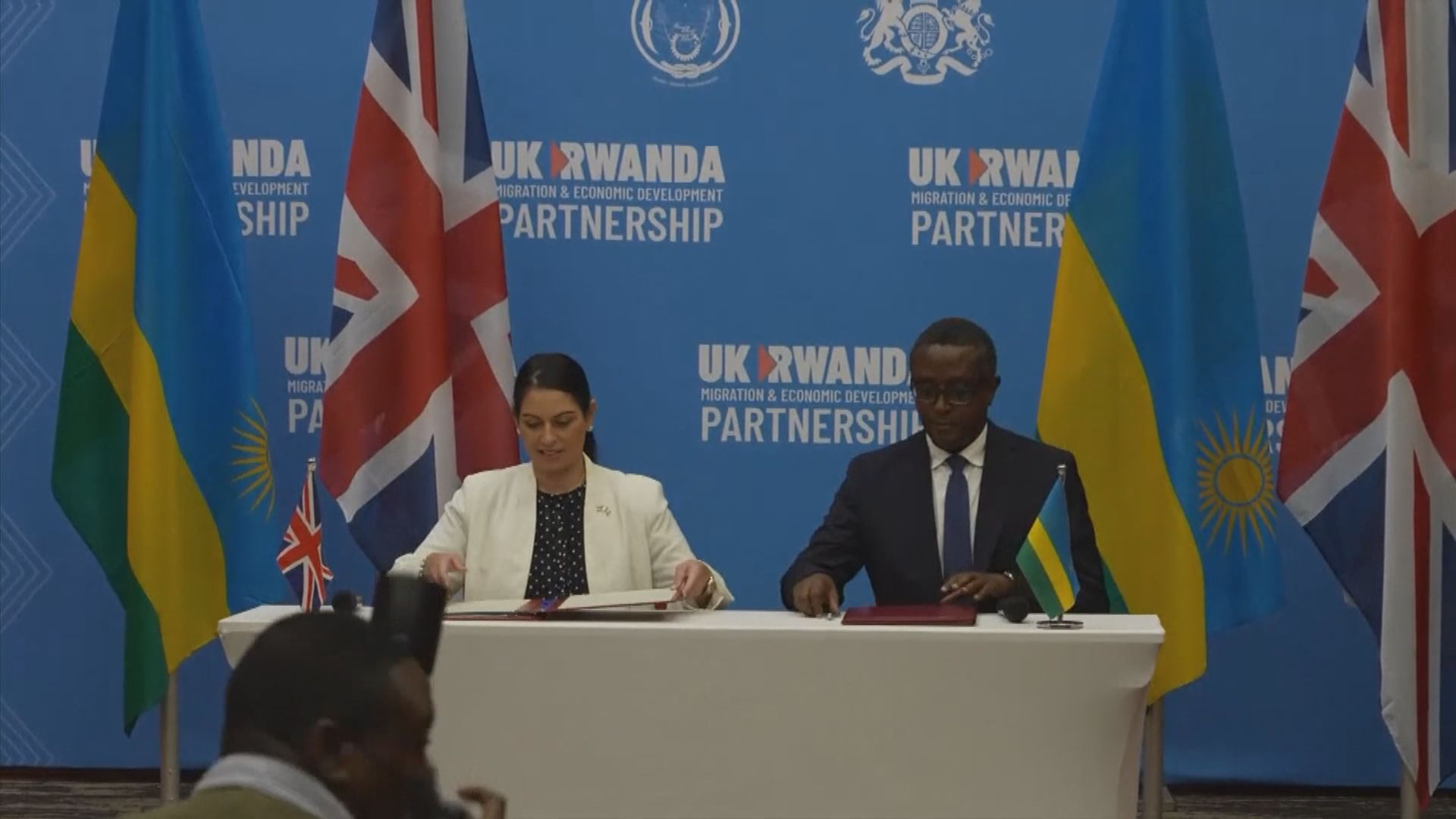 英國擬將非法入境者送往盧旺達