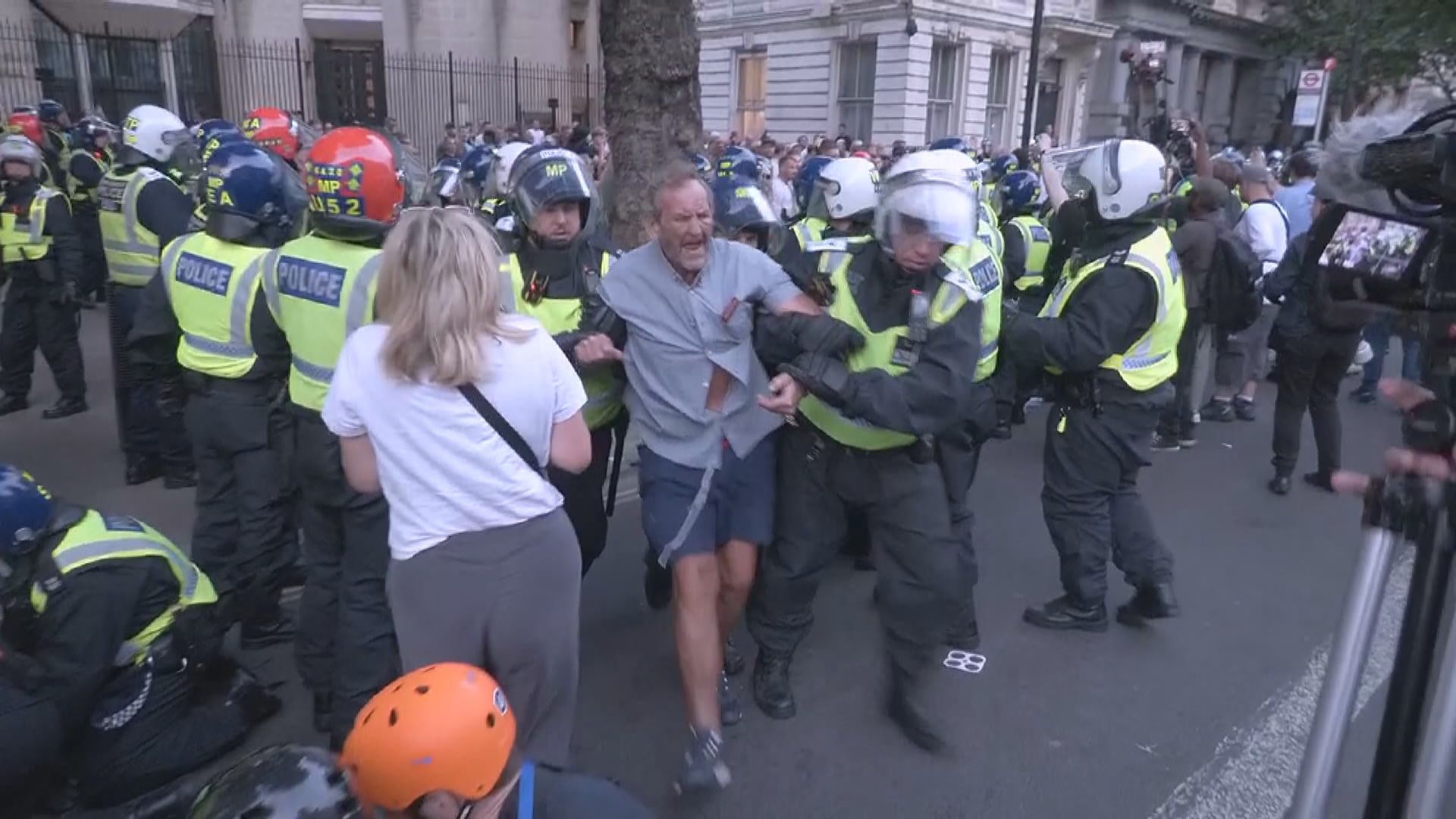 紹斯波特襲擊案在英國多地觸發示威衝突　逾百人被捕