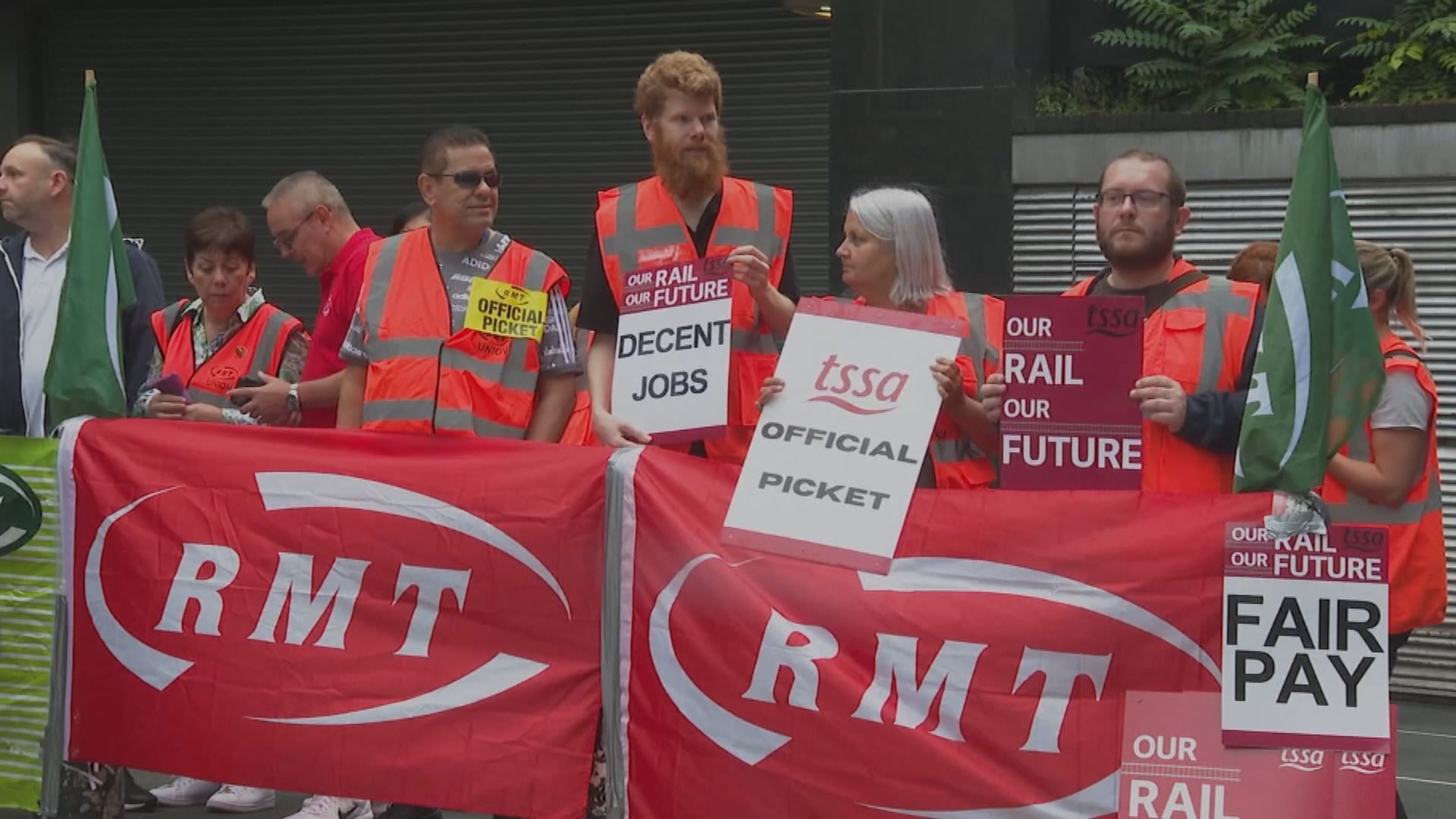 英國鐵路工人再度罷工　要求改善薪酬待遇