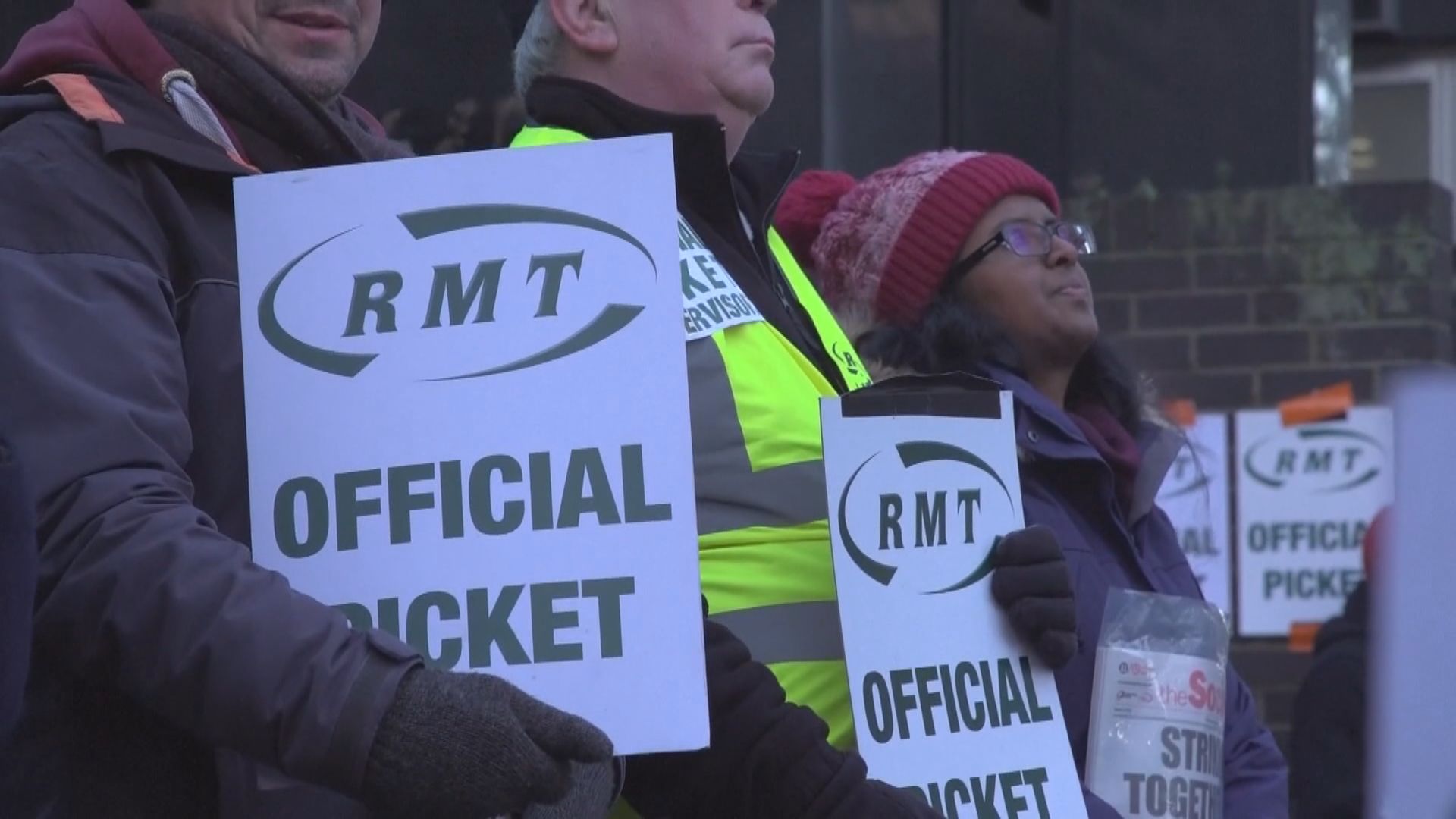 英國鐵路工人再發動罷工　全國近半火車服務暫停