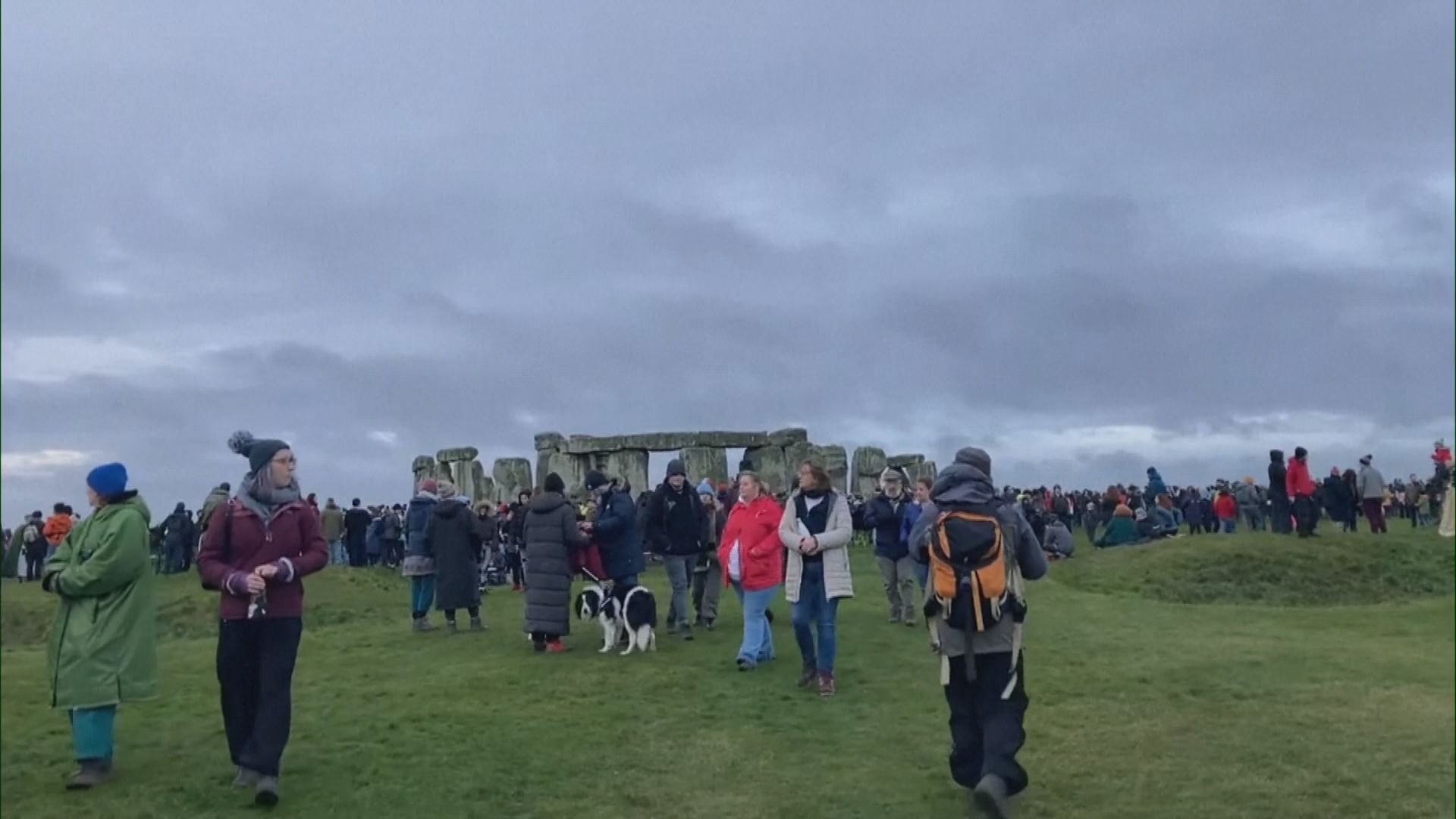 英國民眾到巨石陣賀冬至來臨　看日出祈求帶來希望